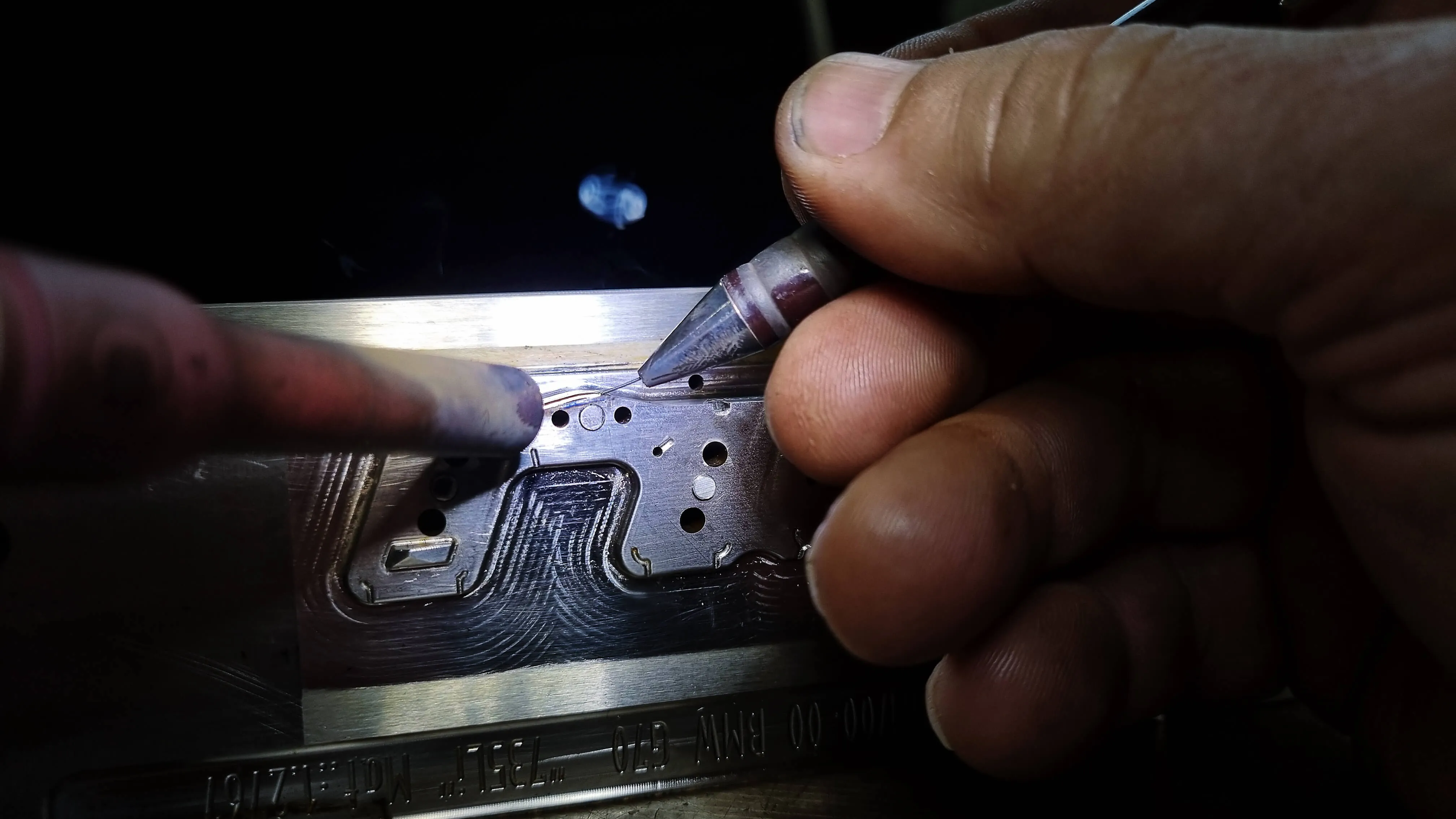 Formreparatur per Hand